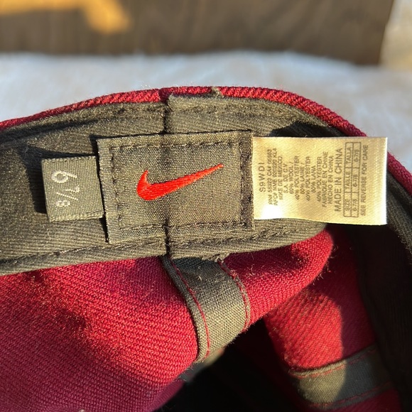 Nike burgundy embroidered cap - Picture 8 of 8